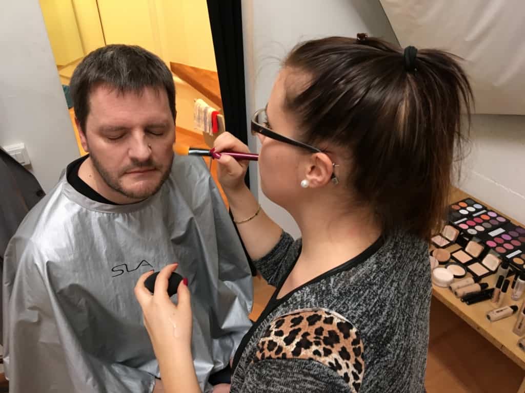 Making-of de la photo, maquillage du comédien.