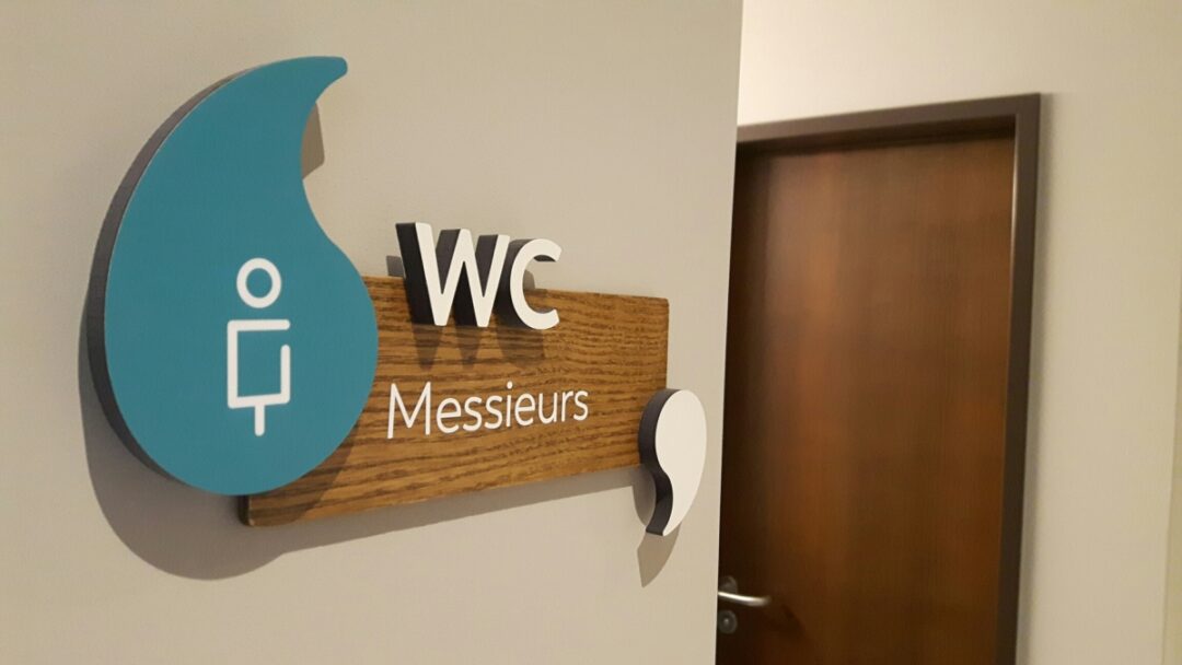 Panneau signalétique d'aquavirat "Wc Messieurs".