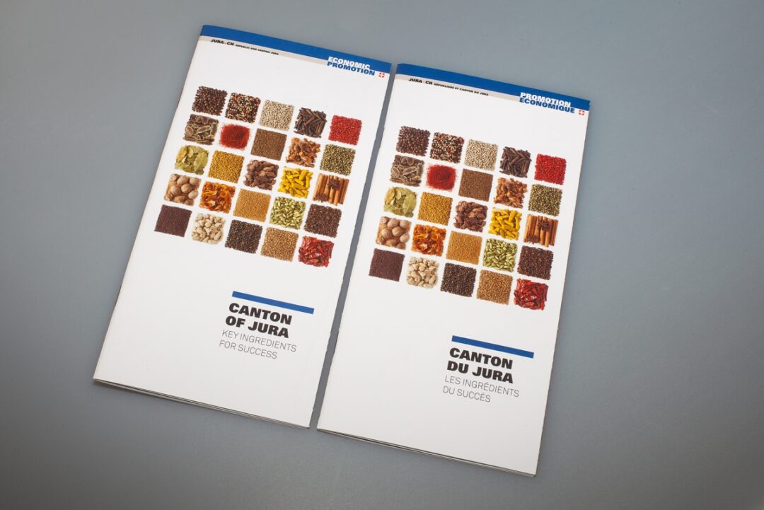 Deux brochures côte à côte avec écrit "Canton du Jura".