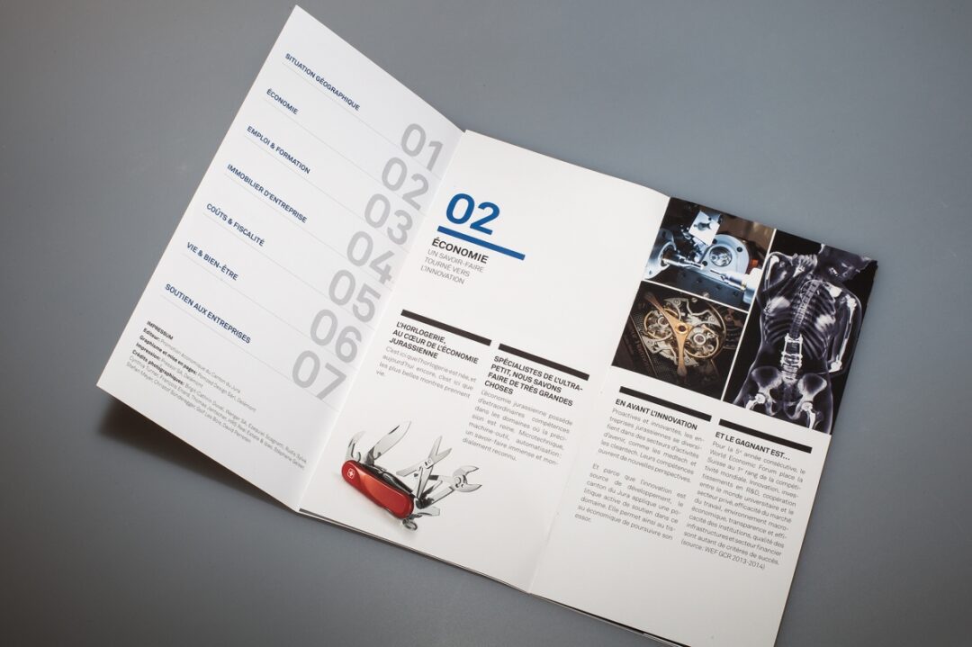 Brochure ouverte au chapitre deux sur l'économie.