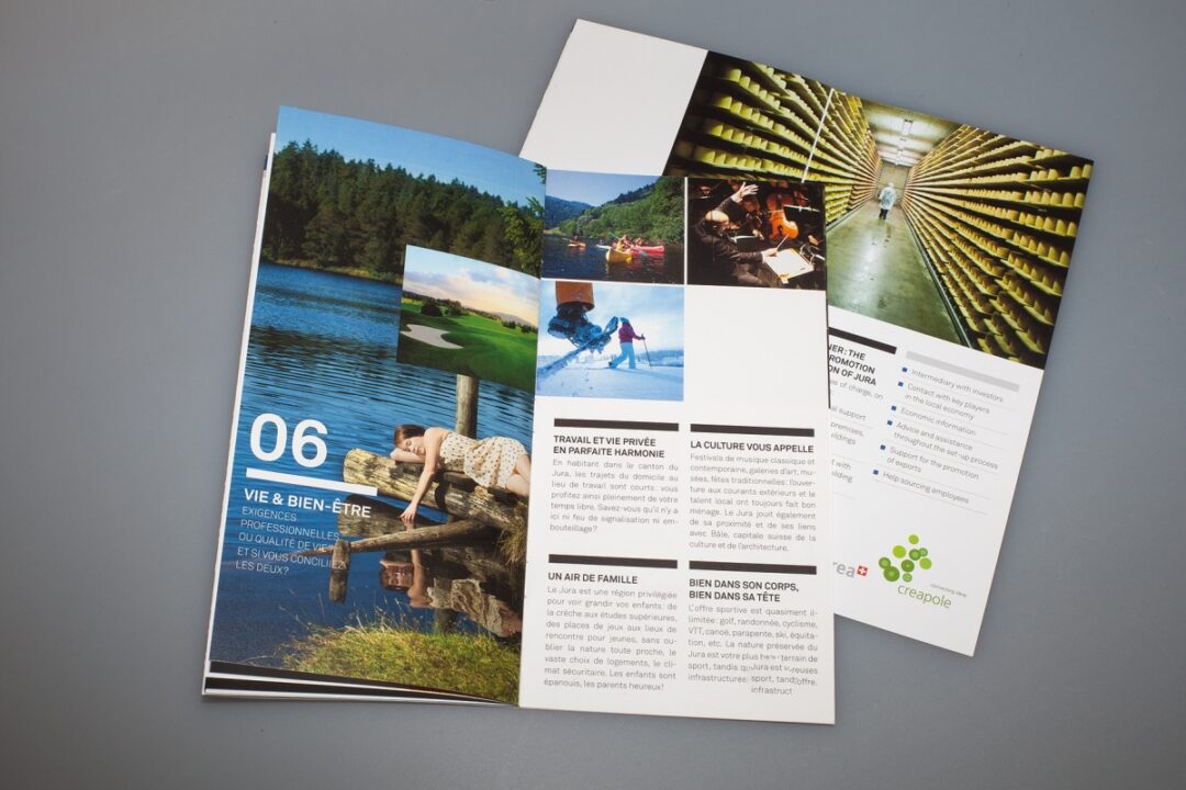 Brochure ouverte au chapitre six sur la vie et le bien-être.