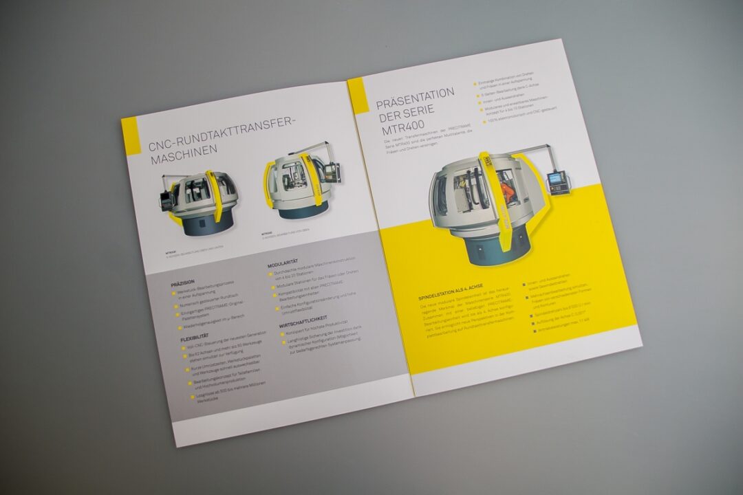 Brochure ouverte à la page présentation.