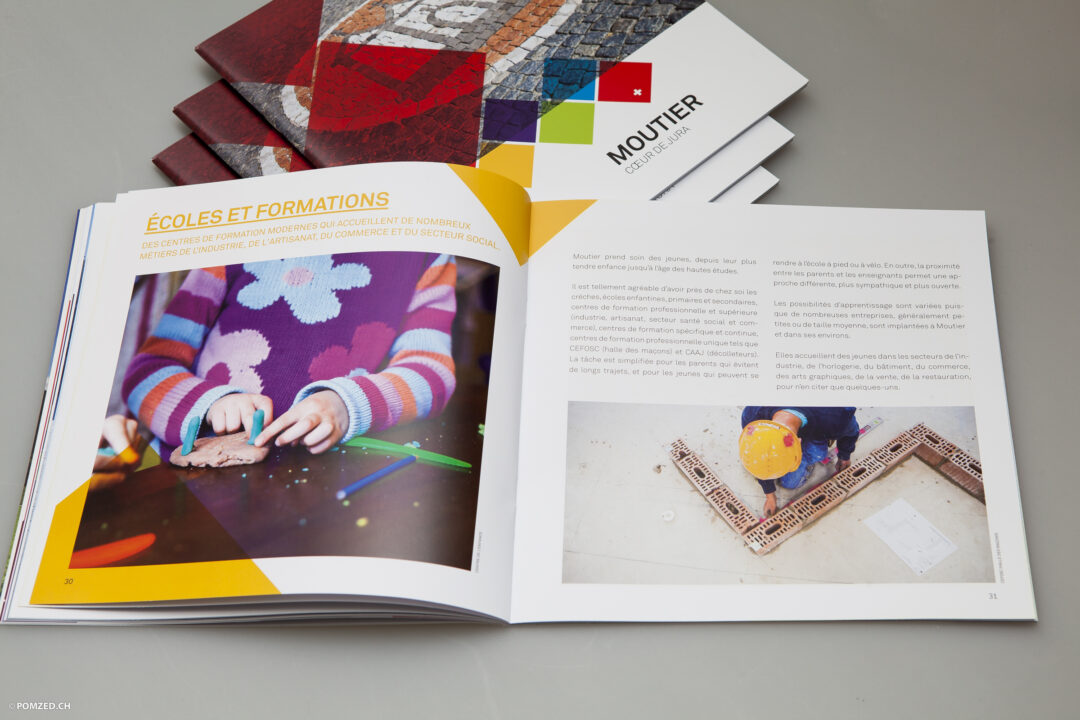 Brochure ouverte à la page "Ecoles et formations".