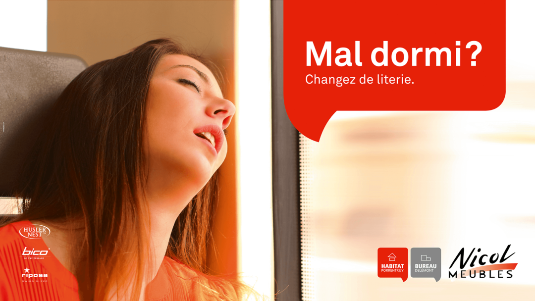 Photo d'une affiche de pub pour Nicol meubles dans le train avec écrit: "bien dormi?".