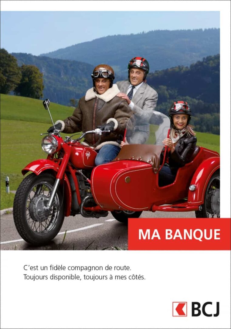 Campagne de pub BCJ. Comédiens en train de faire de la moto.