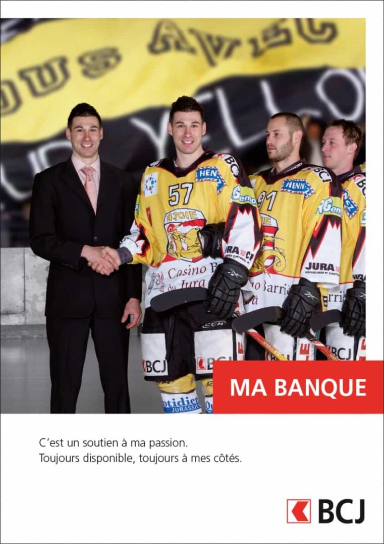 Campagne de pub BCJ. Comédiens en train de jouer au hockey.