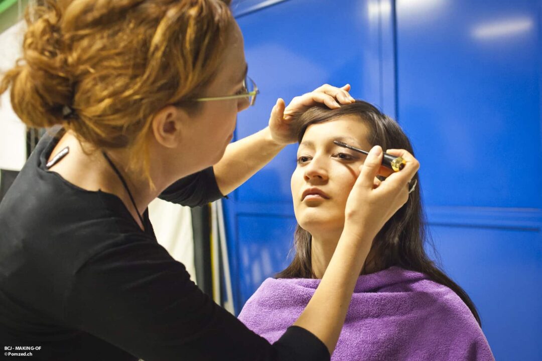 Making-of de la pub de la BCJ, maquillage d'une comédienne.