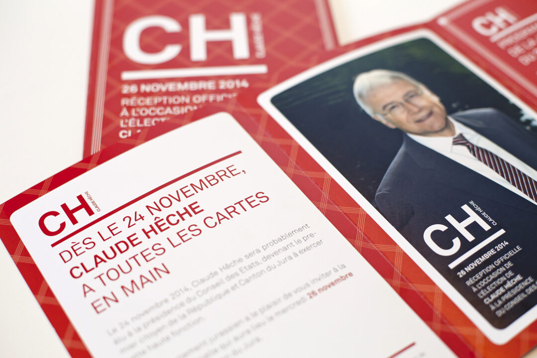 Dépliant avec la photo de Claude Hêche ainsi qu'un slogan "Dès le 24 novembre, Claude Hêche a toutes les cartes en main".