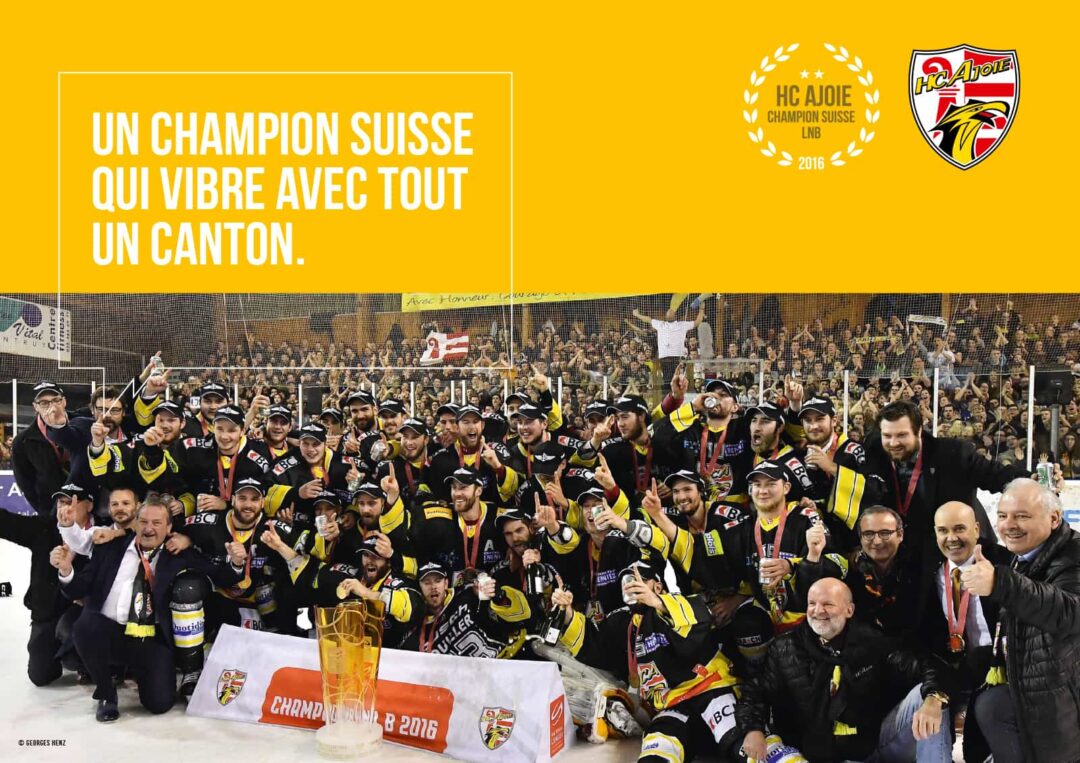 Affiche de la victoire du HC Ajoie avec toute l'équipe.