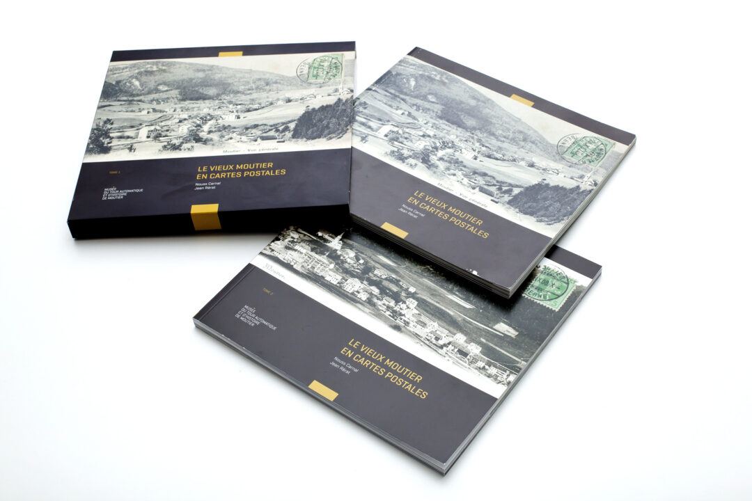 Plusieurs livres des cartes postales de Moutier.