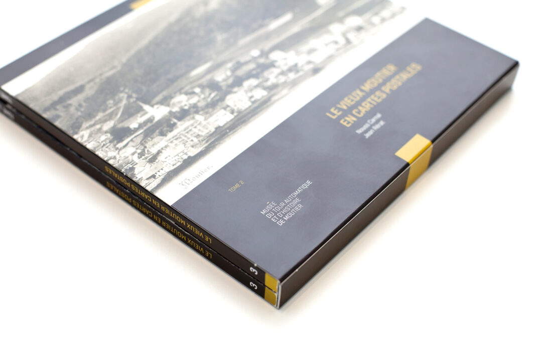 Livre fermé des cartes postales de Moutier.