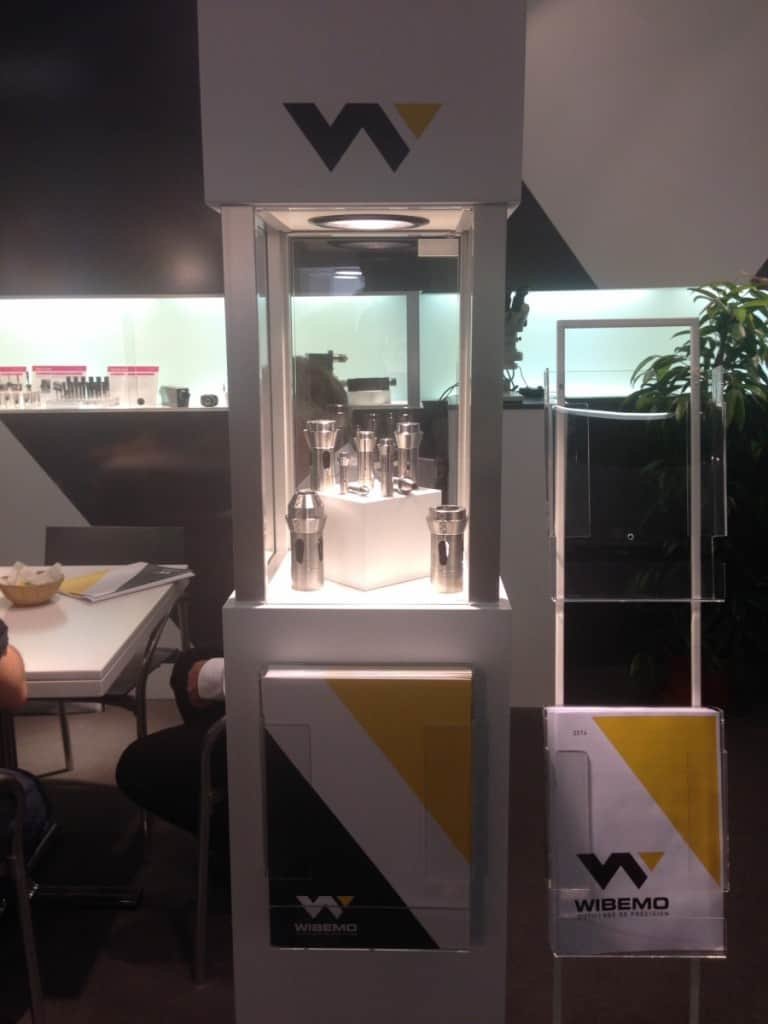 SIAMS 2014, vitrine contenant des outils réalisés par Wibemo SA.