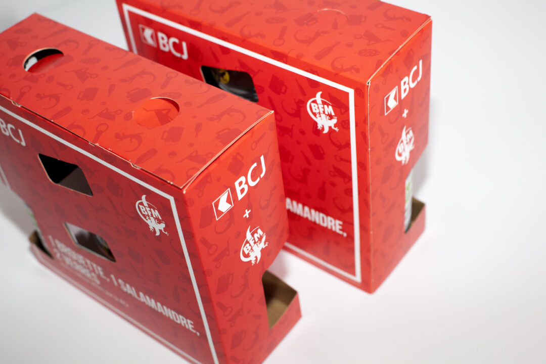 Vision de côté du packaging de la BCJ en collaboration avec la BFM.