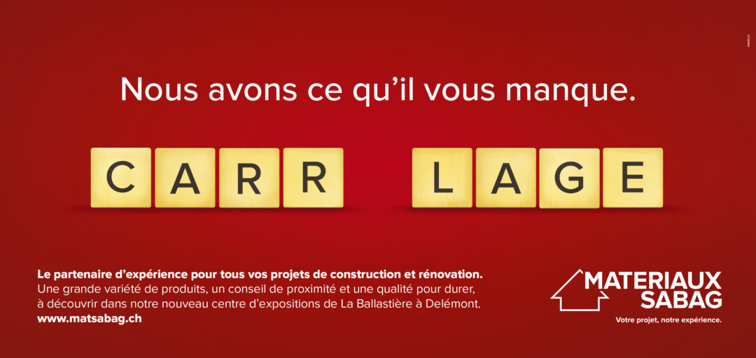 Affiche publicitaire avec écrit "Nous avons ce qu'il vous manque", ainsi que le mot "carrelage" sans le "e" du milieu.