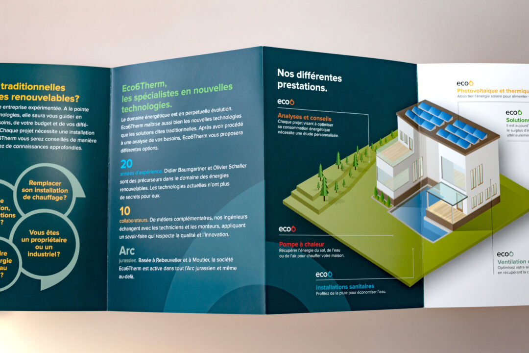 Dépliant complètement ouvert de l'entreprise eco6therm, l'expert en énergie propre et économique.