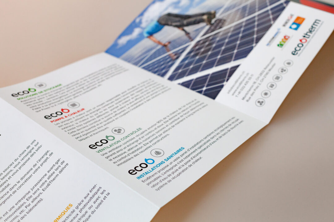 Dépliant de l'entreprise eco6therm, l'expert en énergie propre et économique. Vue de côté.