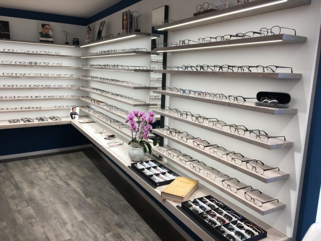 Photo d'un étalage de lunette.