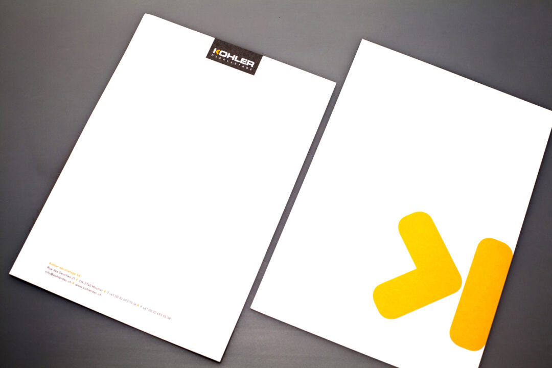 Carnet avec feuille détachable au logo de l'entreprise.